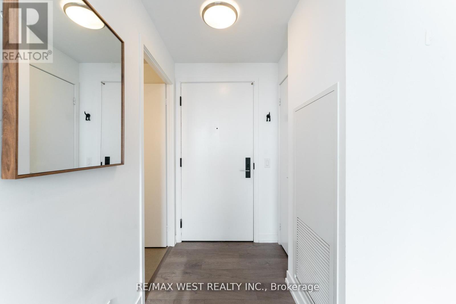 1207 - 270 Dufferin Street W, Toronto, ON - Indoor Photo Showing Other Room