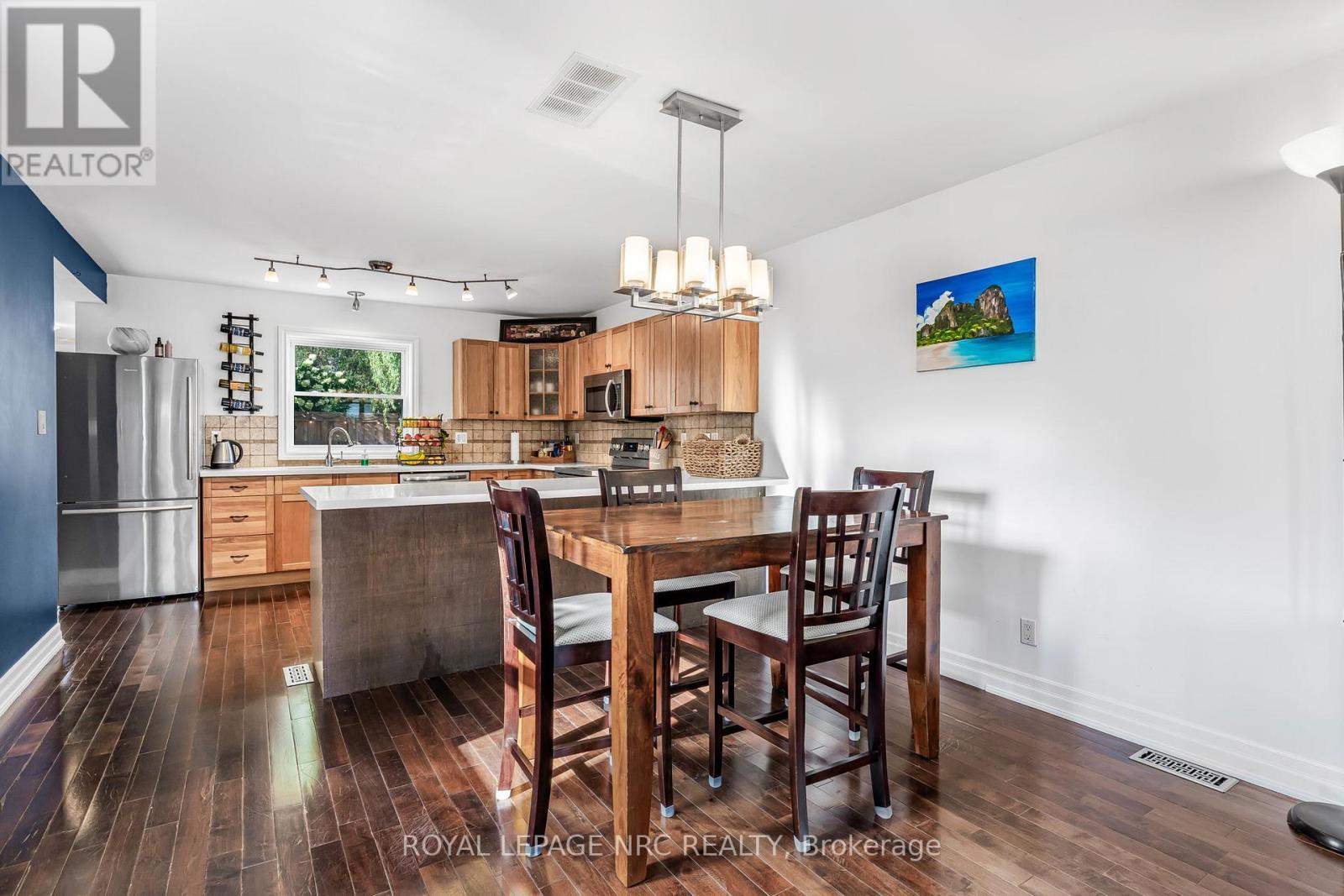 12 Lincoln Road E, Fort Erie (Crystal Beach), ON - Indoor Photo Showing Dining Room