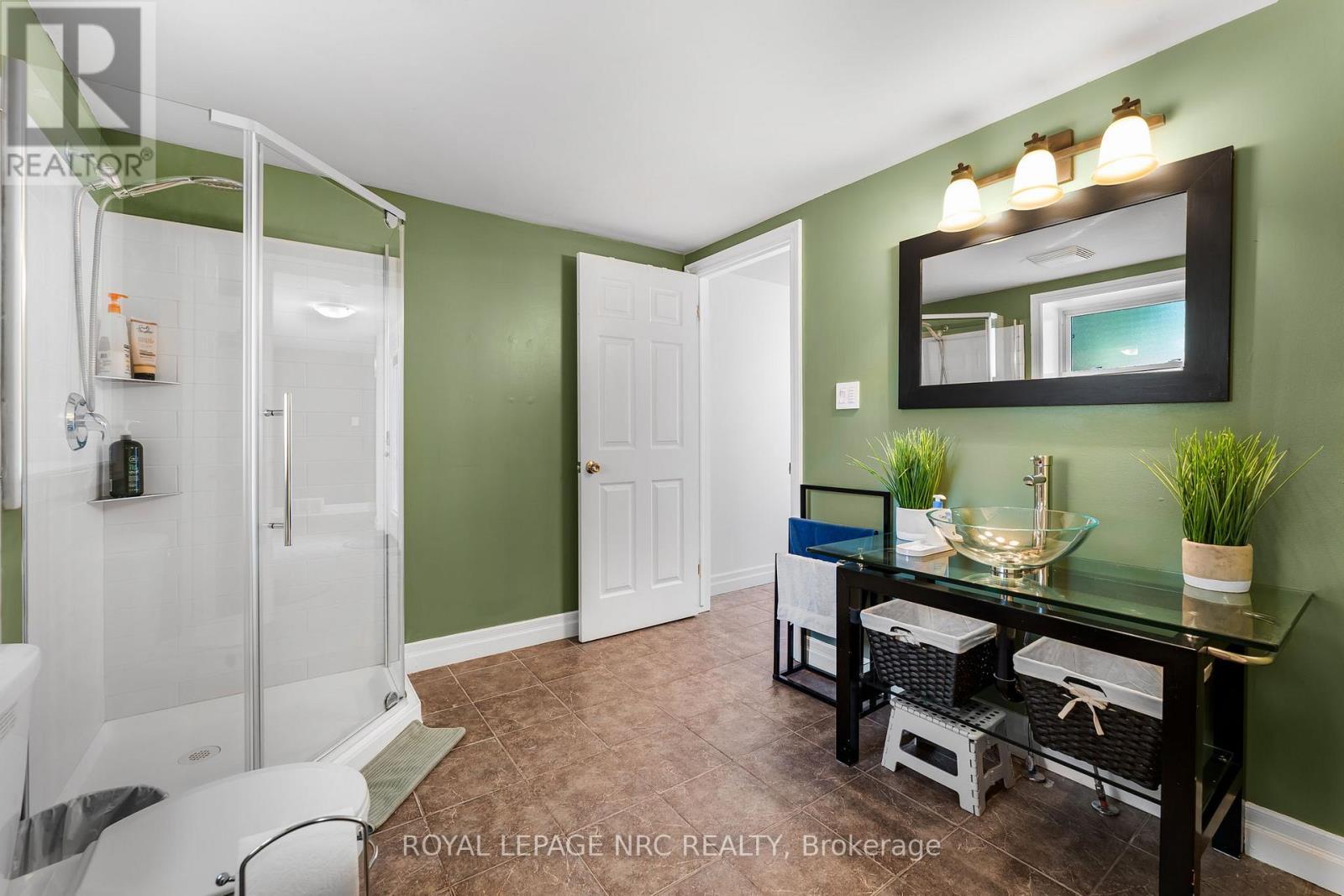 12 Lincoln Road E, Fort Erie (Crystal Beach), ON - Indoor Photo Showing Bathroom