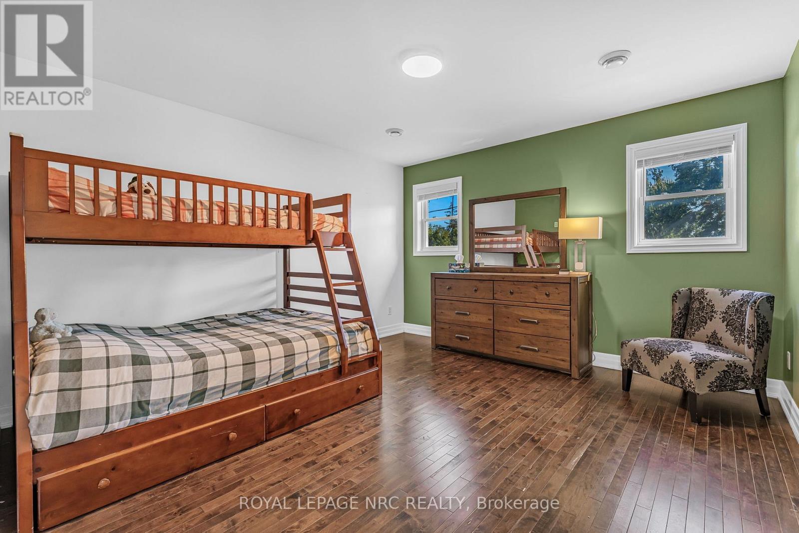 12 Lincoln Road E, Fort Erie (Crystal Beach), ON - Indoor Photo Showing Bedroom