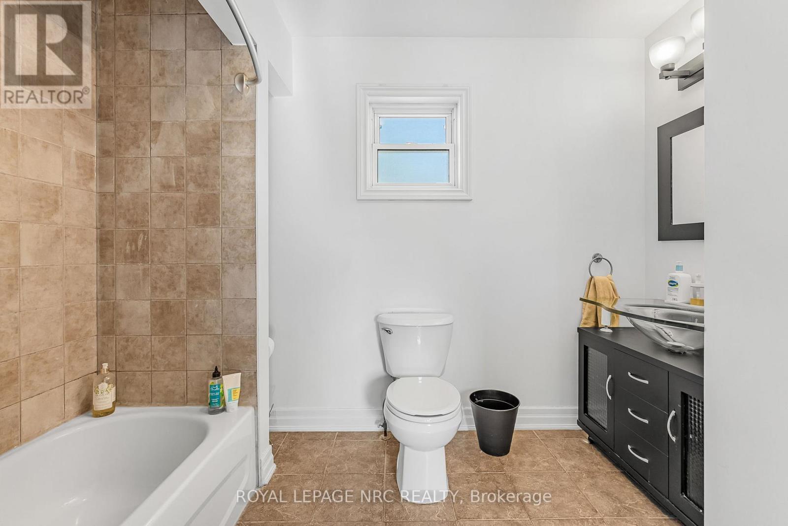 12 Lincoln Road E, Fort Erie (Crystal Beach), ON - Indoor Photo Showing Bathroom
