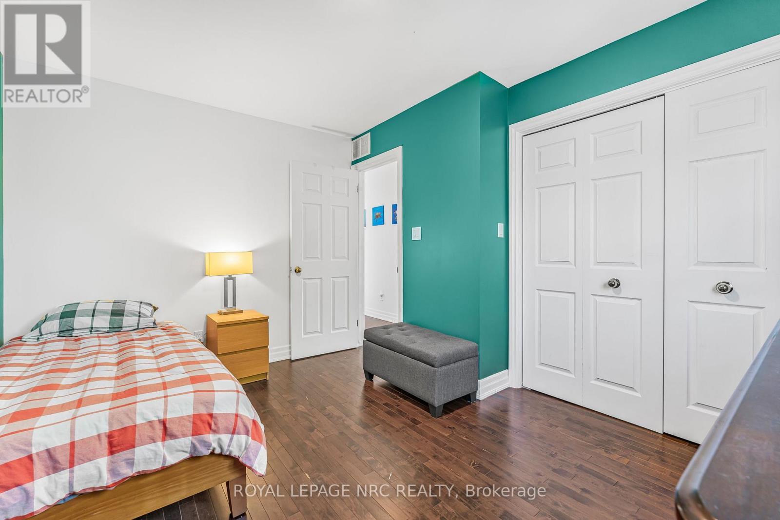 12 Lincoln Road E, Fort Erie (Crystal Beach), ON - Indoor Photo Showing Bedroom
