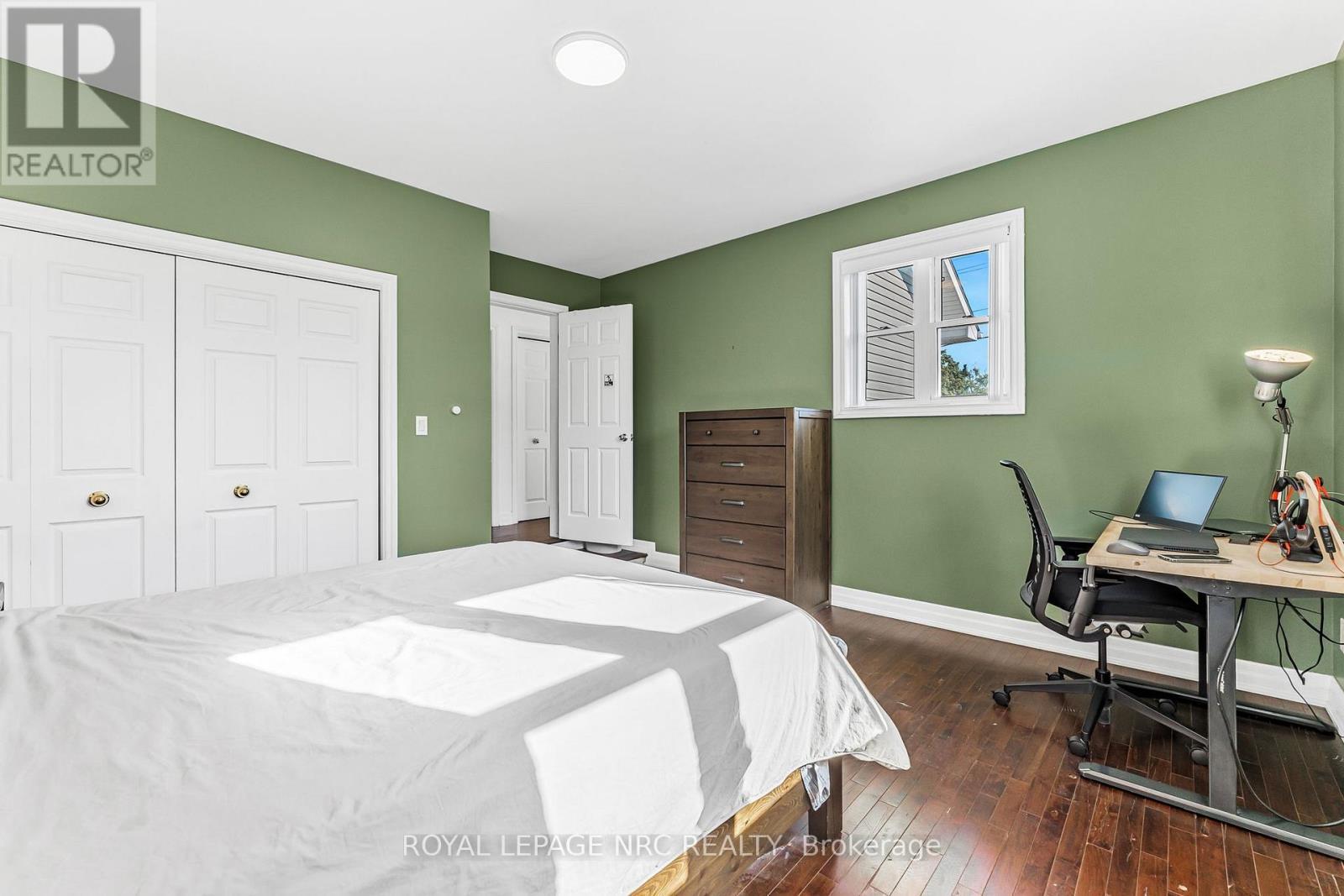 12 Lincoln Road E, Fort Erie (Crystal Beach), ON - Indoor Photo Showing Bedroom