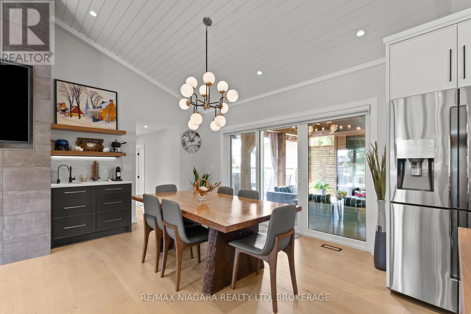 3886 Glenview Drive, Lincoln (Lincoln-Jordan/Vineland), ON - Indoor Photo Showing Dining Room