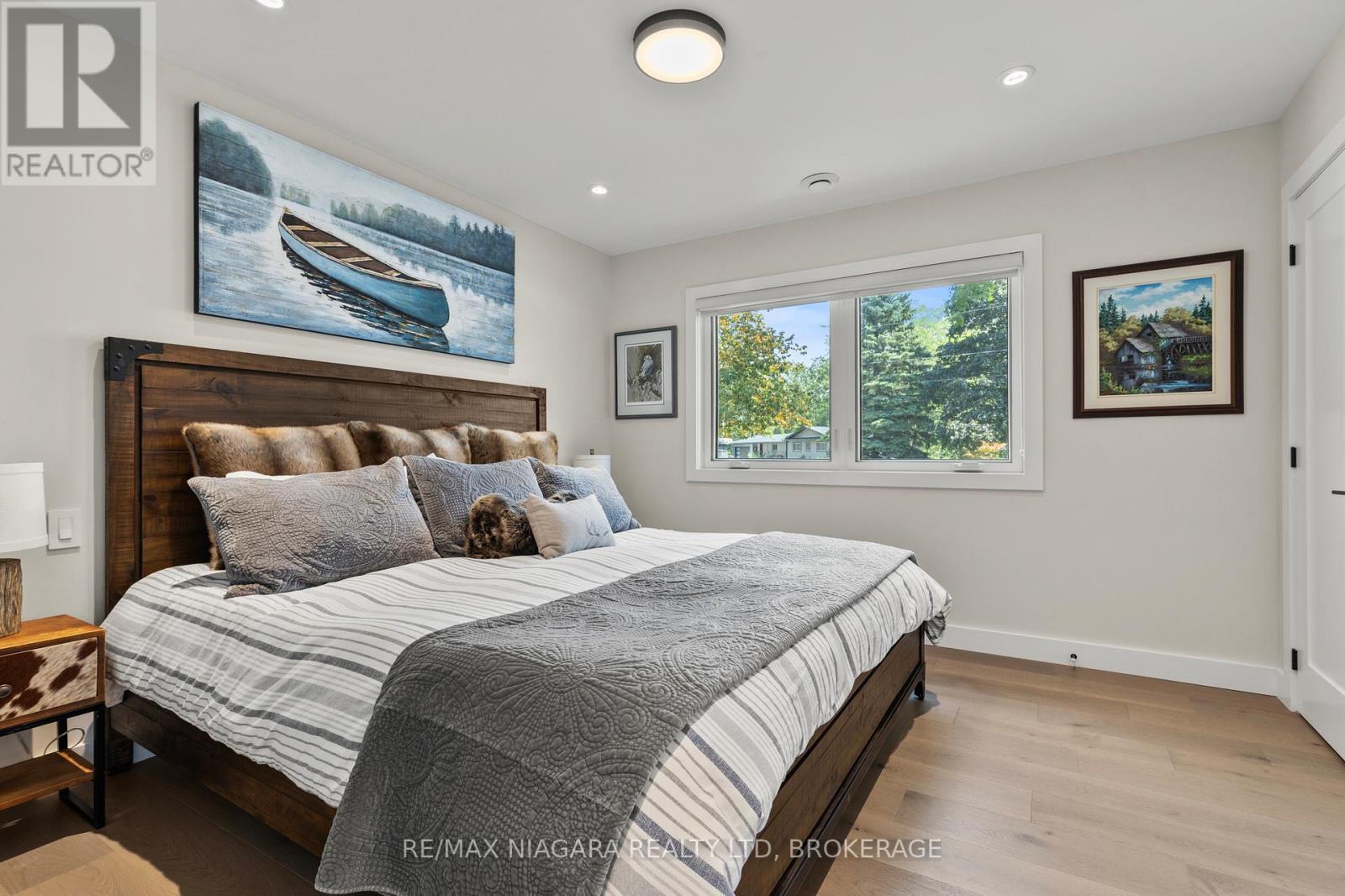 3886 Glenview Drive, Lincoln (Lincoln-Jordan/Vineland), ON - Indoor Photo Showing Bedroom