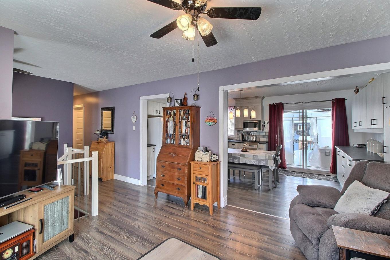 Overall view - 1190 Av. Des Bois, Malartic, QC - Indoor Photo Showing Living Room