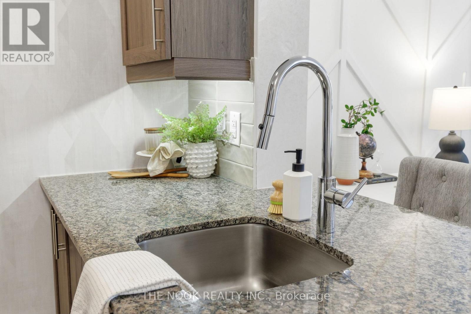 609 - 3655 Kingston Road, Toronto (Scarborough Village), ON - Indoor Photo Showing Kitchen