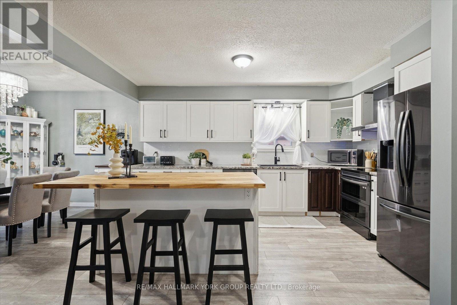 5 Burke Street, Georgina, ON - Indoor