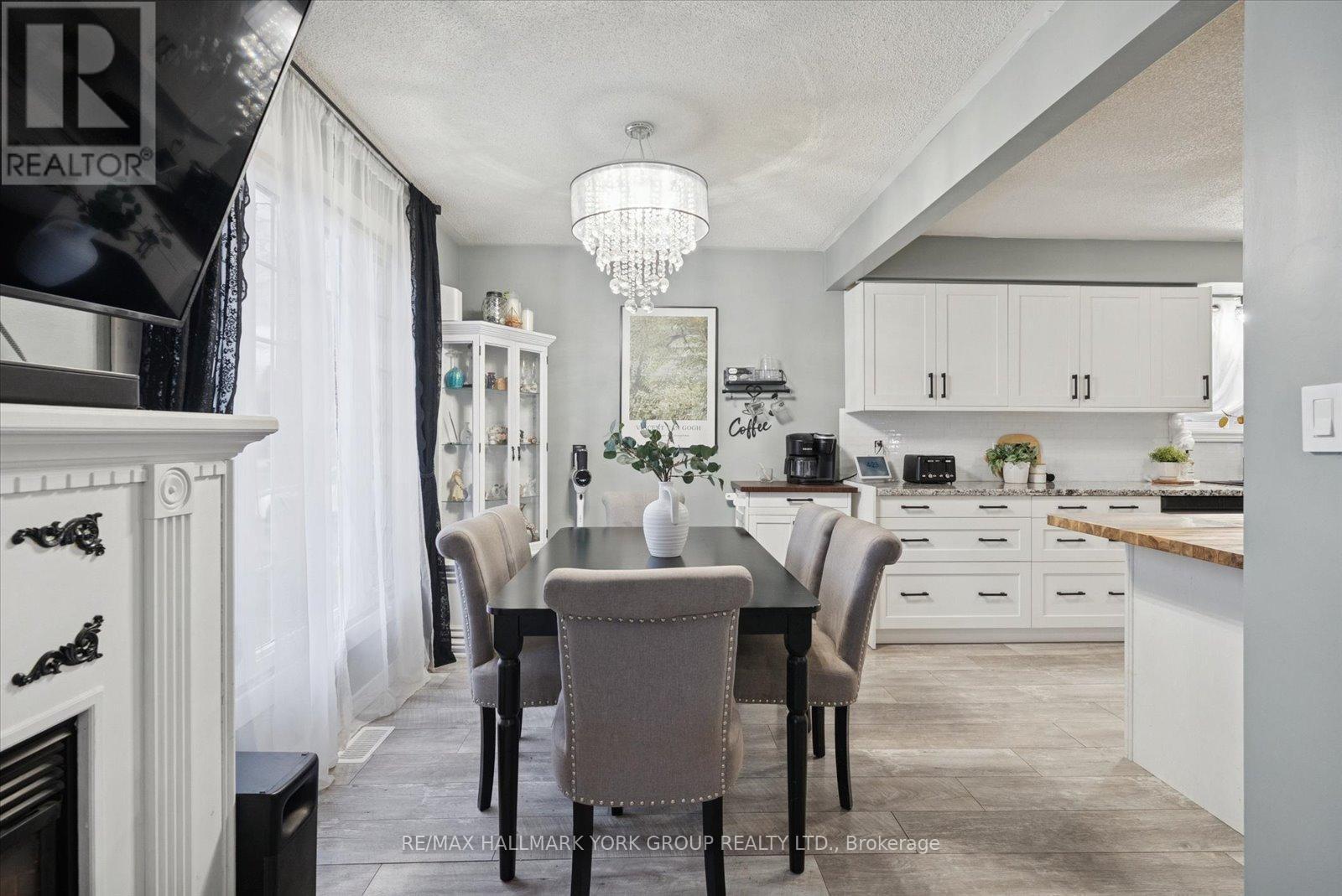 5 Burke Street, Georgina, ON - Indoor Photo Showing Dining Room