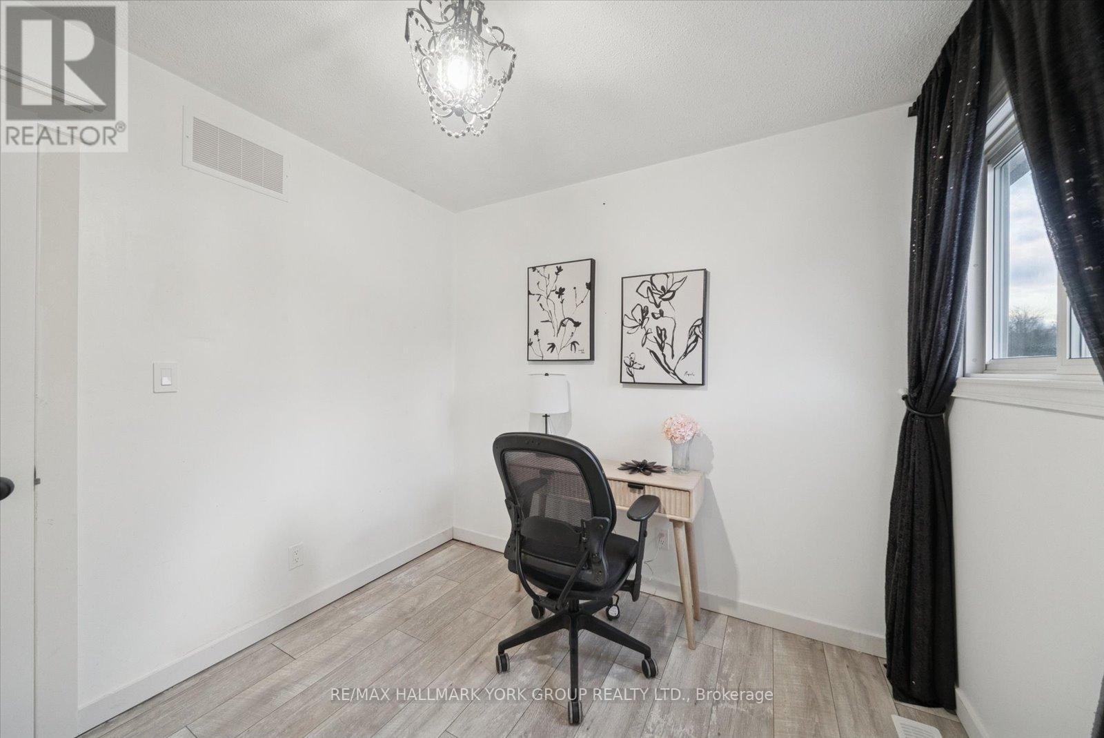 5 Burke Street, Georgina, ON - Indoor Photo Showing Other Room