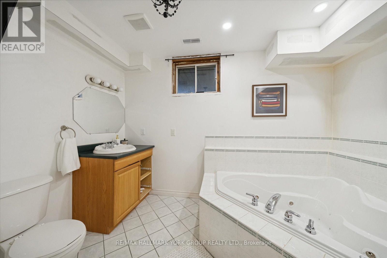 5 Burke Street, Georgina, ON - Indoor Photo Showing Bathroom