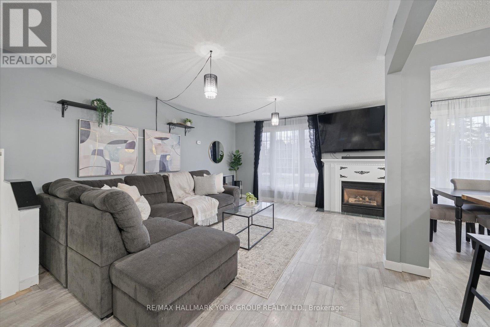 5 Burke Street, Georgina, ON - Indoor Photo Showing Living Room With Fireplace