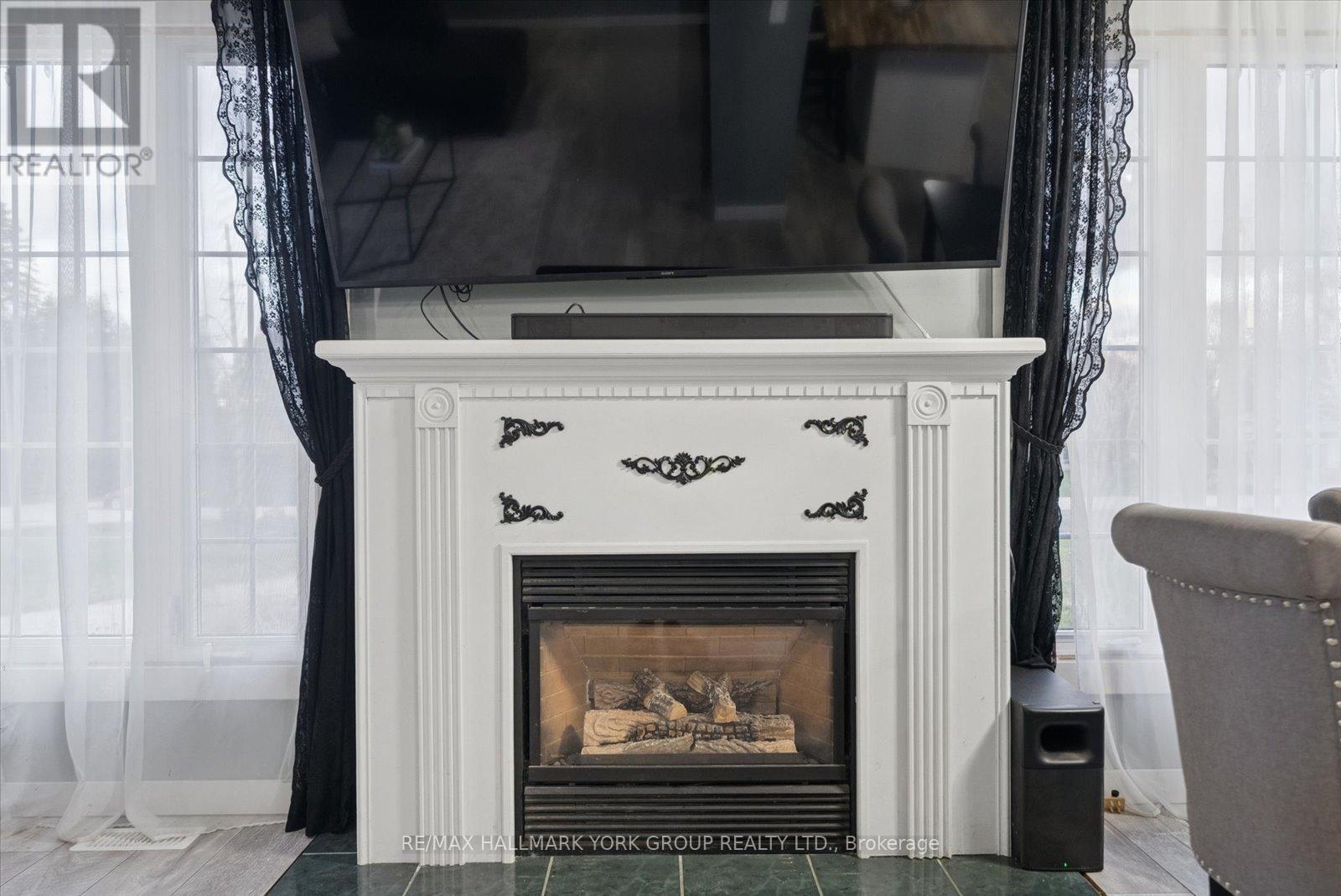 5 Burke Street, Georgina, ON - Indoor Photo Showing Living Room With Fireplace