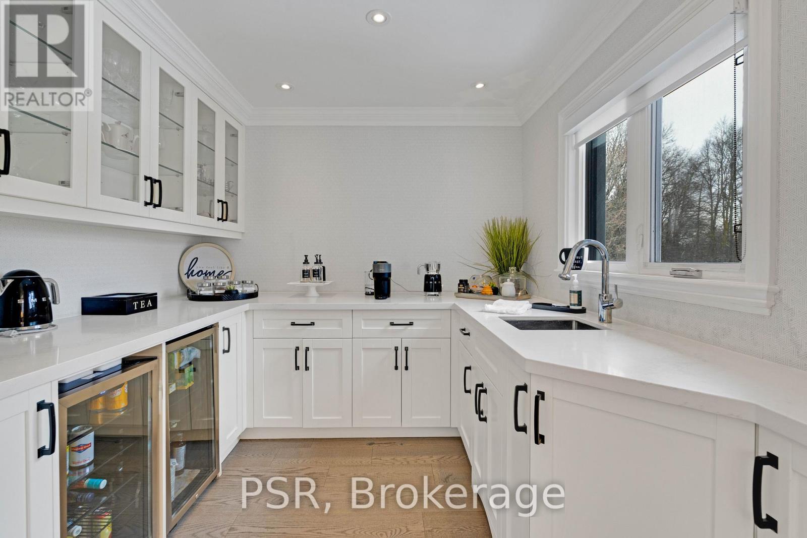 140 Ravendale Court, Vaughan, ON - Indoor Photo Showing Kitchen