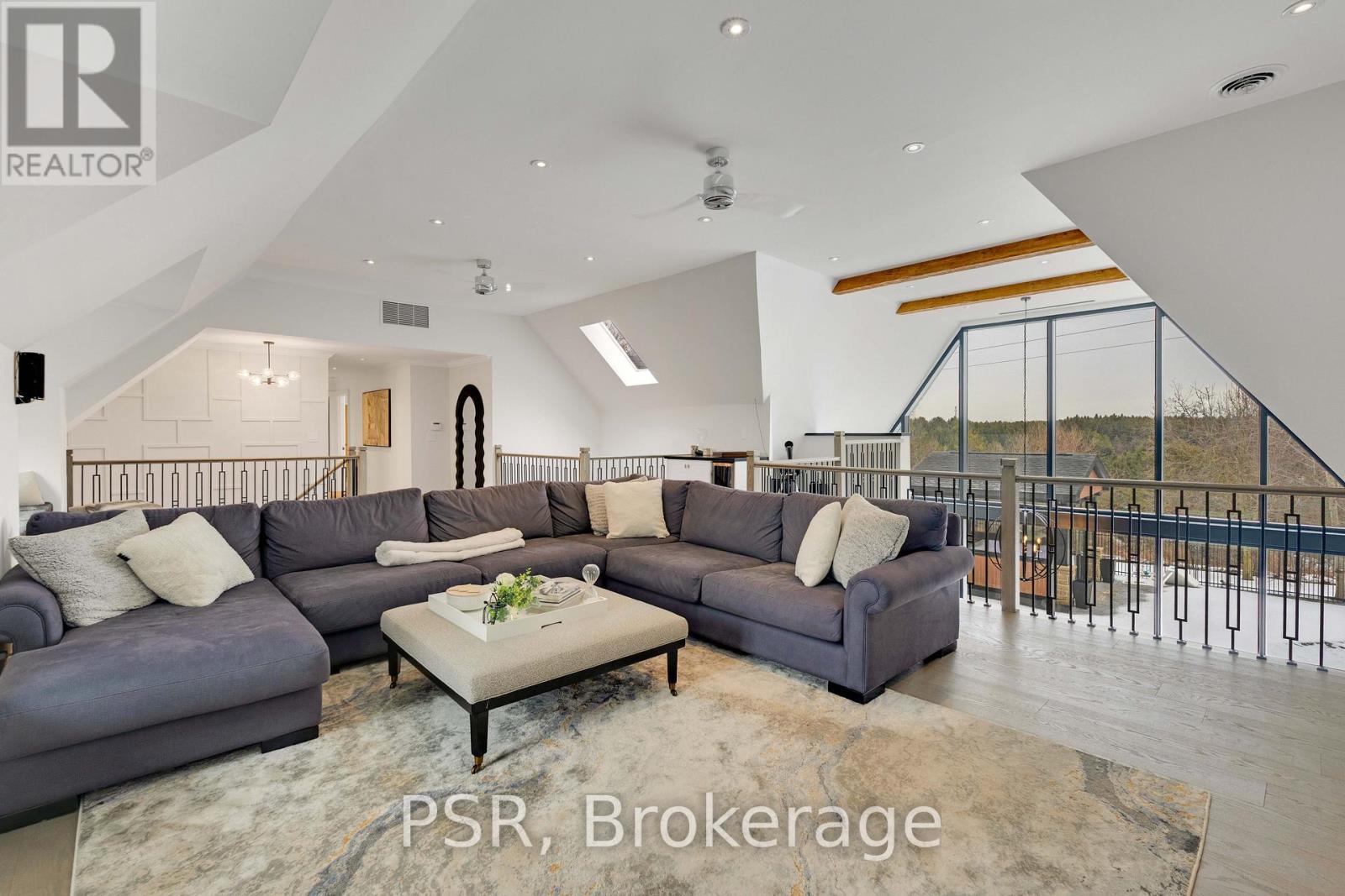 140 Ravendale Court, Vaughan, ON - Indoor Photo Showing Living Room