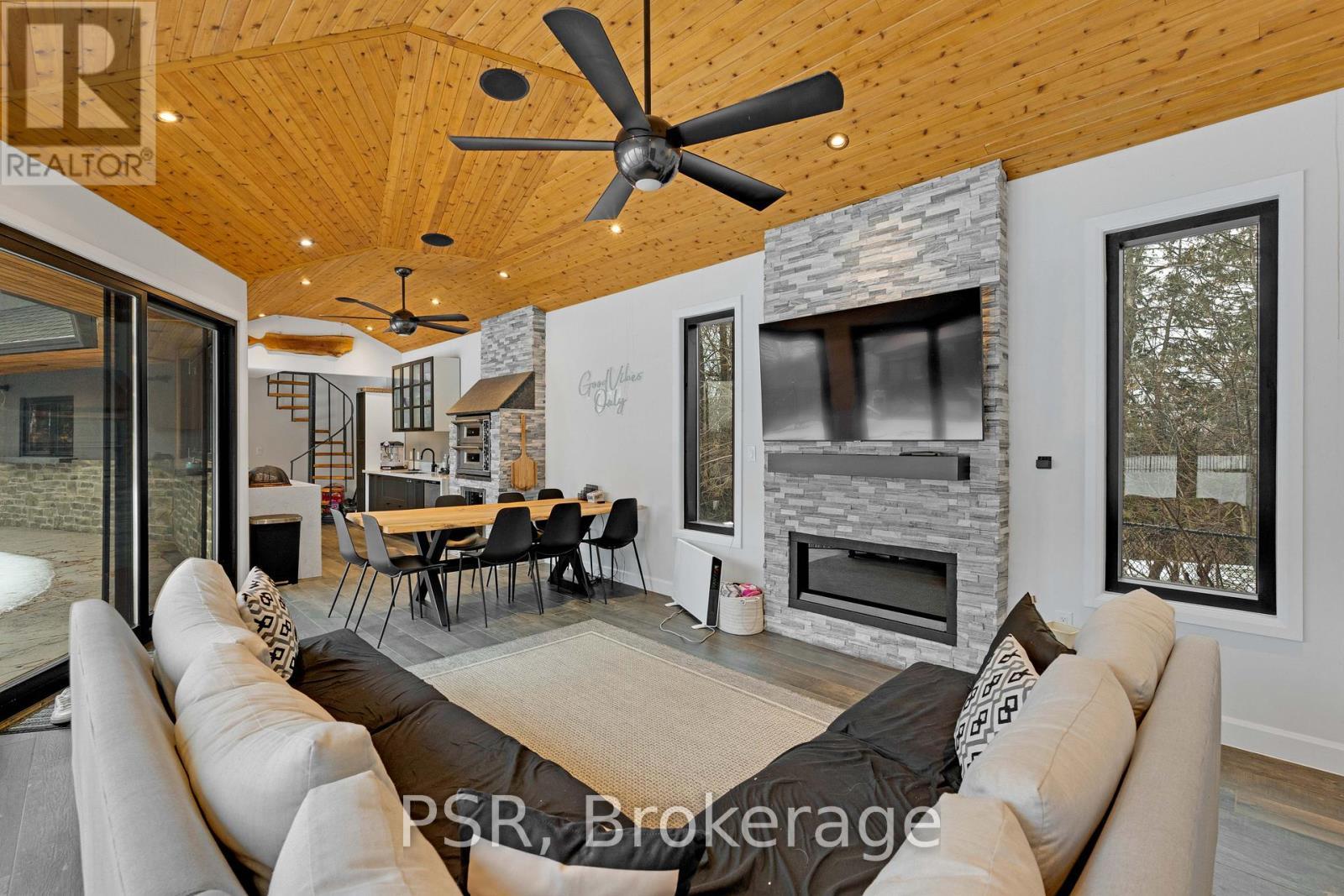 140 Ravendale Court, Vaughan, ON - Indoor Photo Showing Living Room With Fireplace