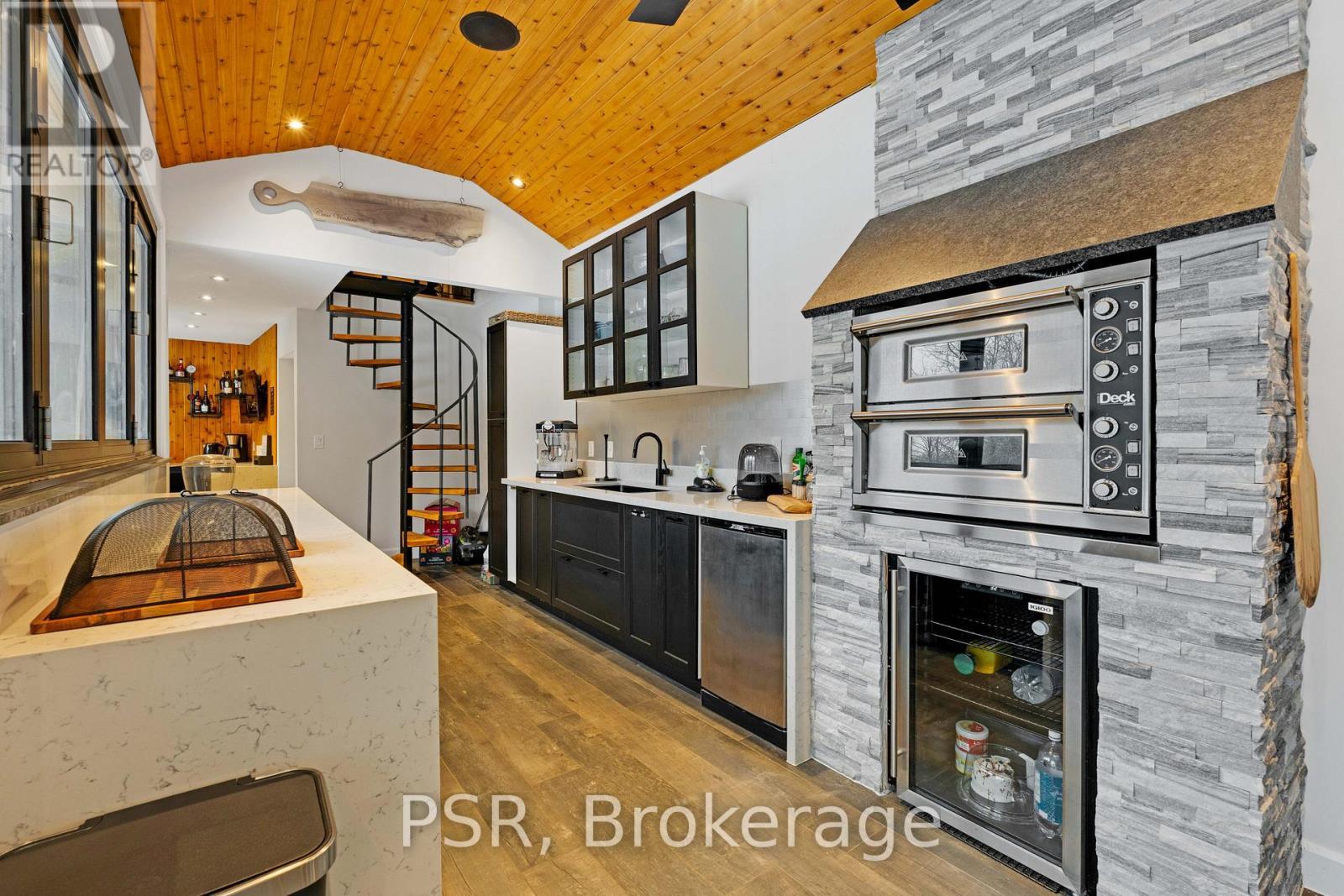 140 Ravendale Court, Vaughan, ON - Indoor Photo Showing Kitchen