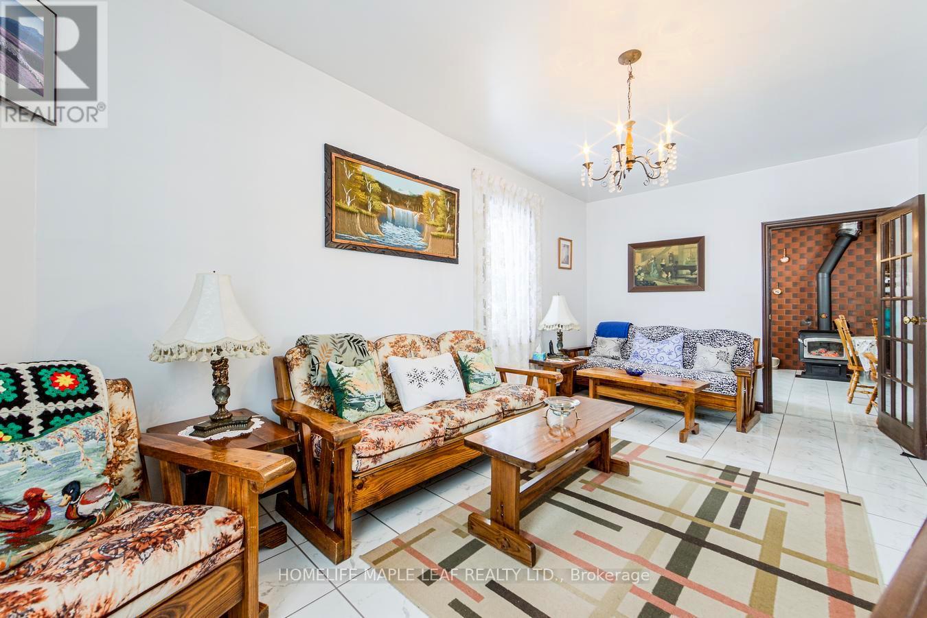 423365 25 Side Road, Amaranth, ON - Indoor Photo Showing Living Room