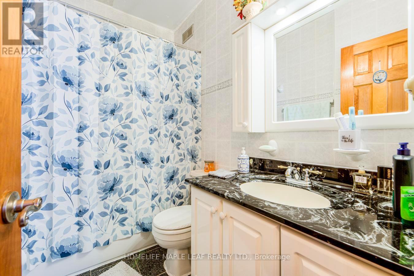 423365 25 Side Road, Amaranth, ON - Indoor Photo Showing Bathroom