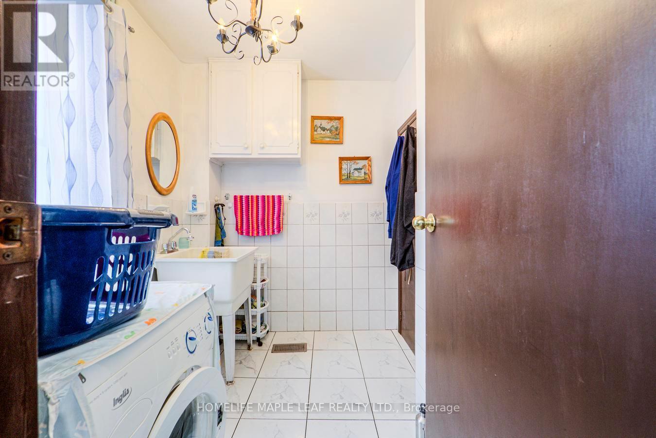 423365 25 Side Road, Amaranth, ON - Indoor Photo Showing Laundry Room