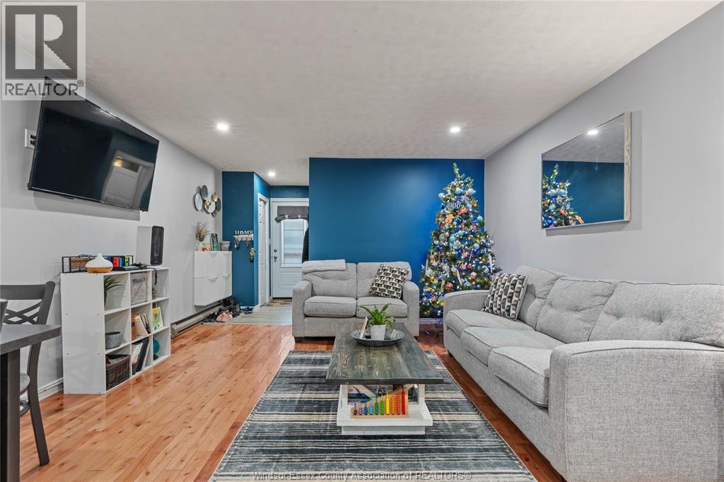 4 Young, Tilbury, ON