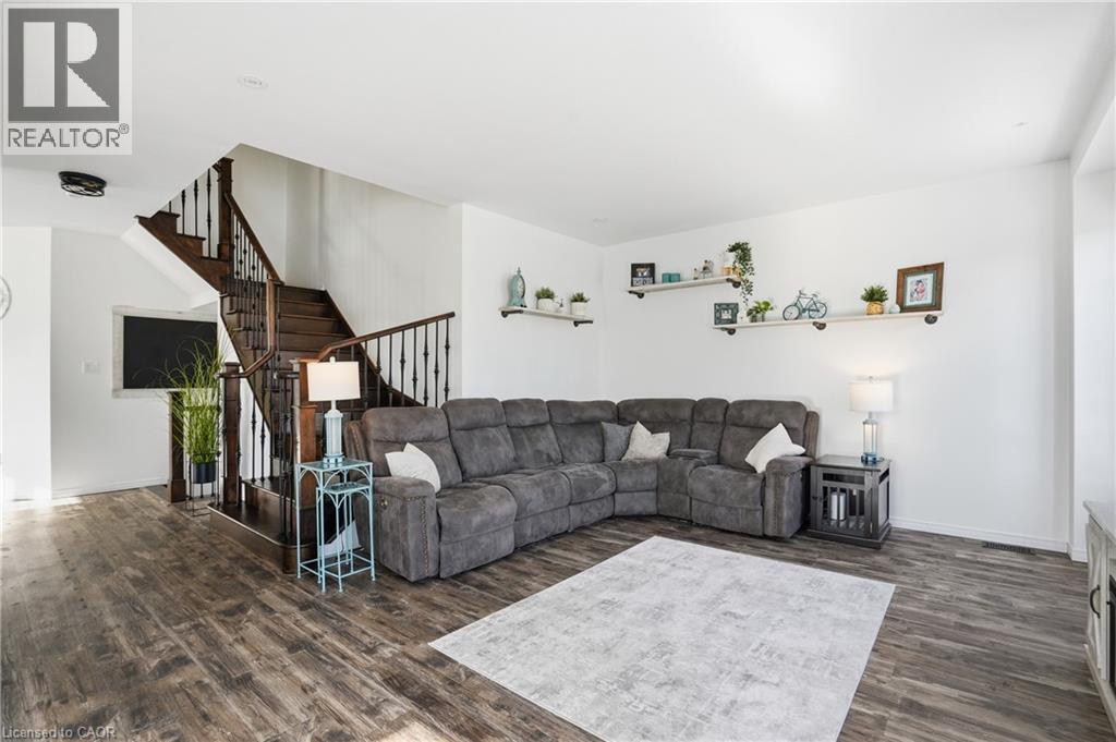 211 Odonnel Drive, Binbrook, ON - Indoor Photo Showing Living Room