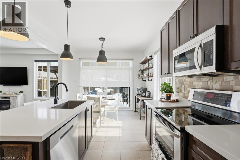 211 Odonnel Drive, Binbrook, ON - Indoor Photo Showing Kitchen With Upgraded Kitchen