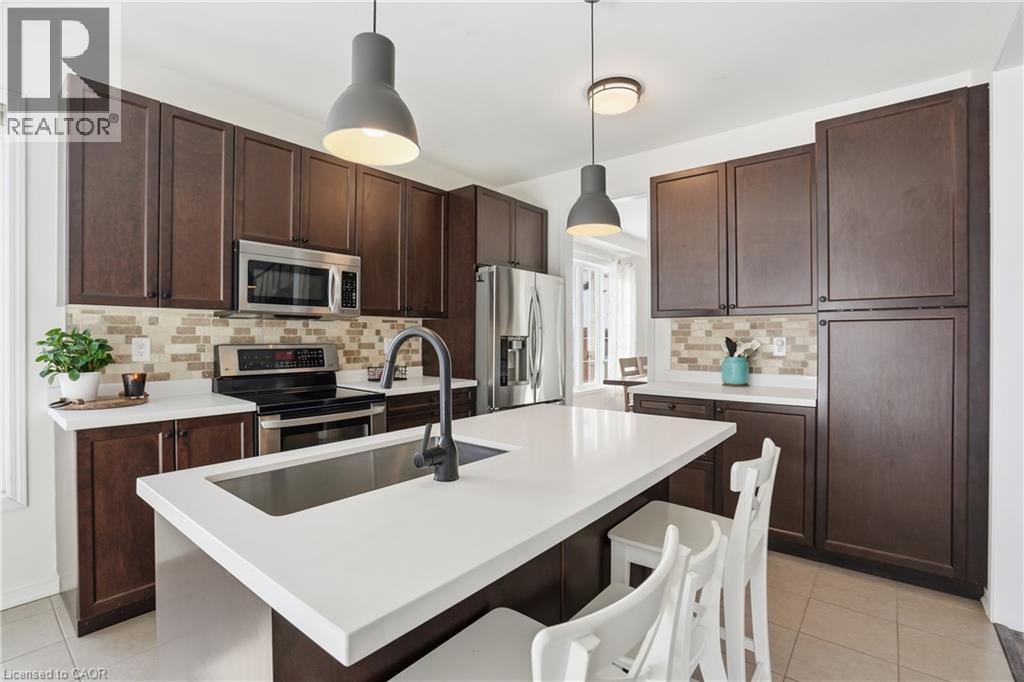 211 Odonnel Drive, Binbrook, ON - Indoor Photo Showing Kitchen With Upgraded Kitchen