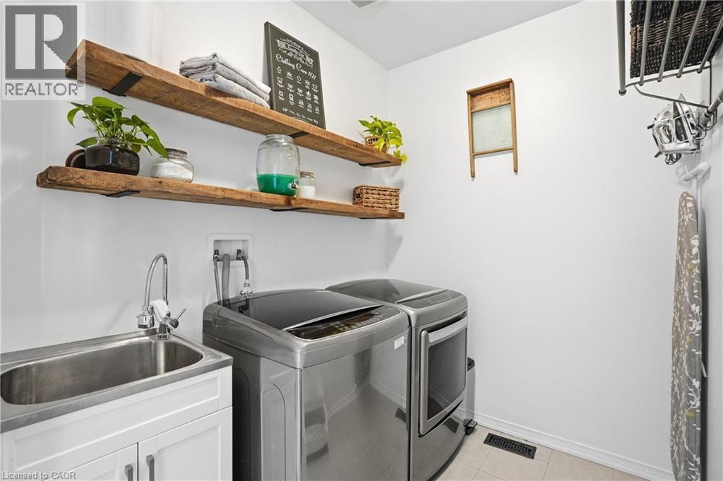 211 Odonnel Drive, Binbrook, ON - Indoor Photo Showing Laundry Room