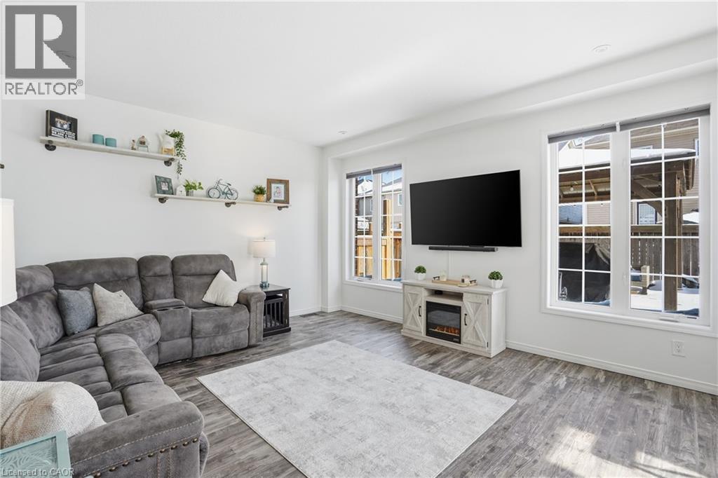 211 Odonnel Drive, Binbrook, ON - Indoor Photo Showing Living Room
