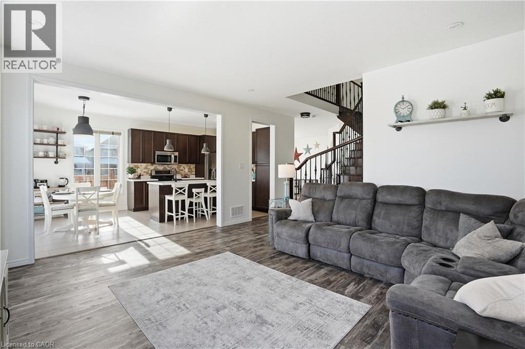 211 Odonnel Drive, Binbrook, ON - Indoor Photo Showing Living Room