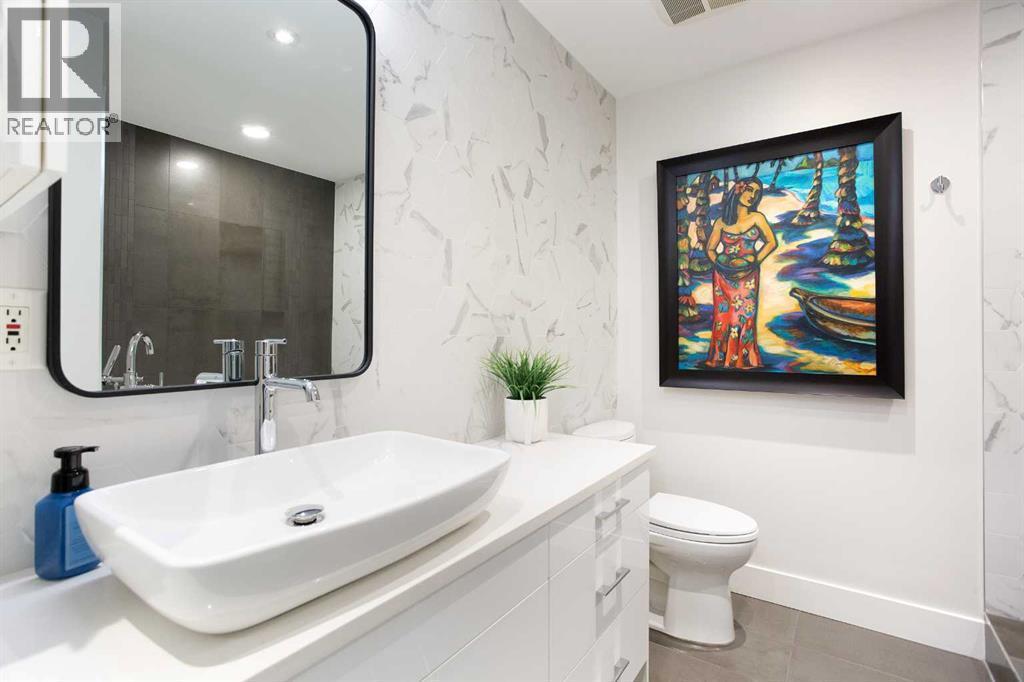 1005, 205 Riverfront Avenue Sw, Calgary, AB - Indoor Photo Showing Bathroom