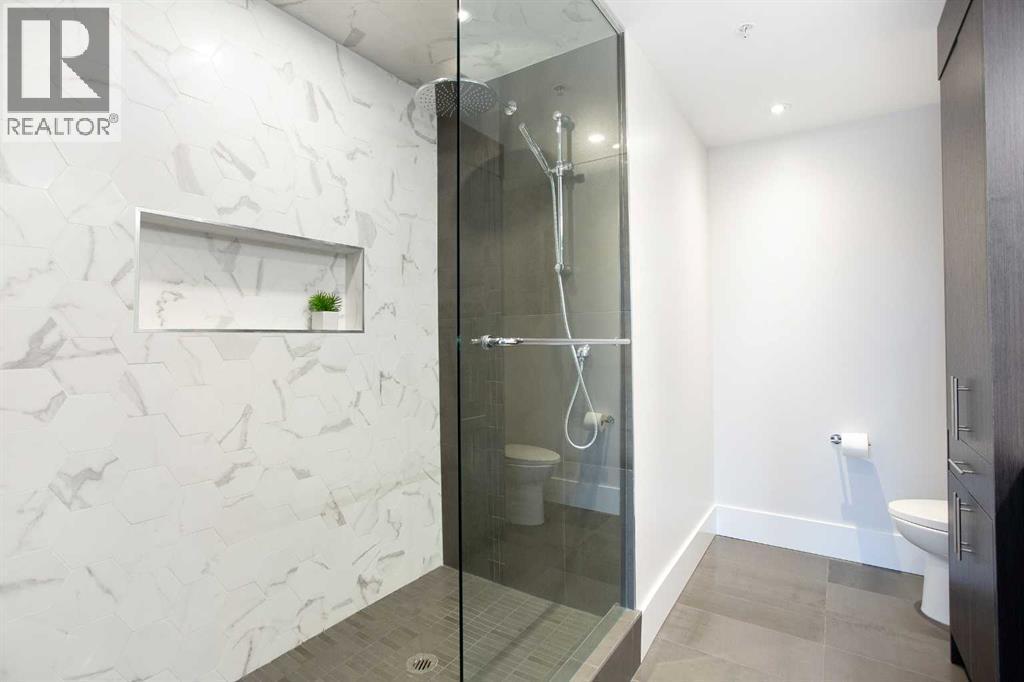 1005, 205 Riverfront Avenue Sw, Calgary, AB - Indoor Photo Showing Bathroom