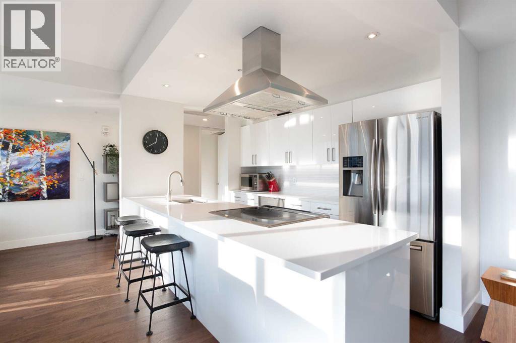 1005, 205 Riverfront Avenue Sw, Calgary, AB - Indoor Photo Showing Kitchen With Upgraded Kitchen