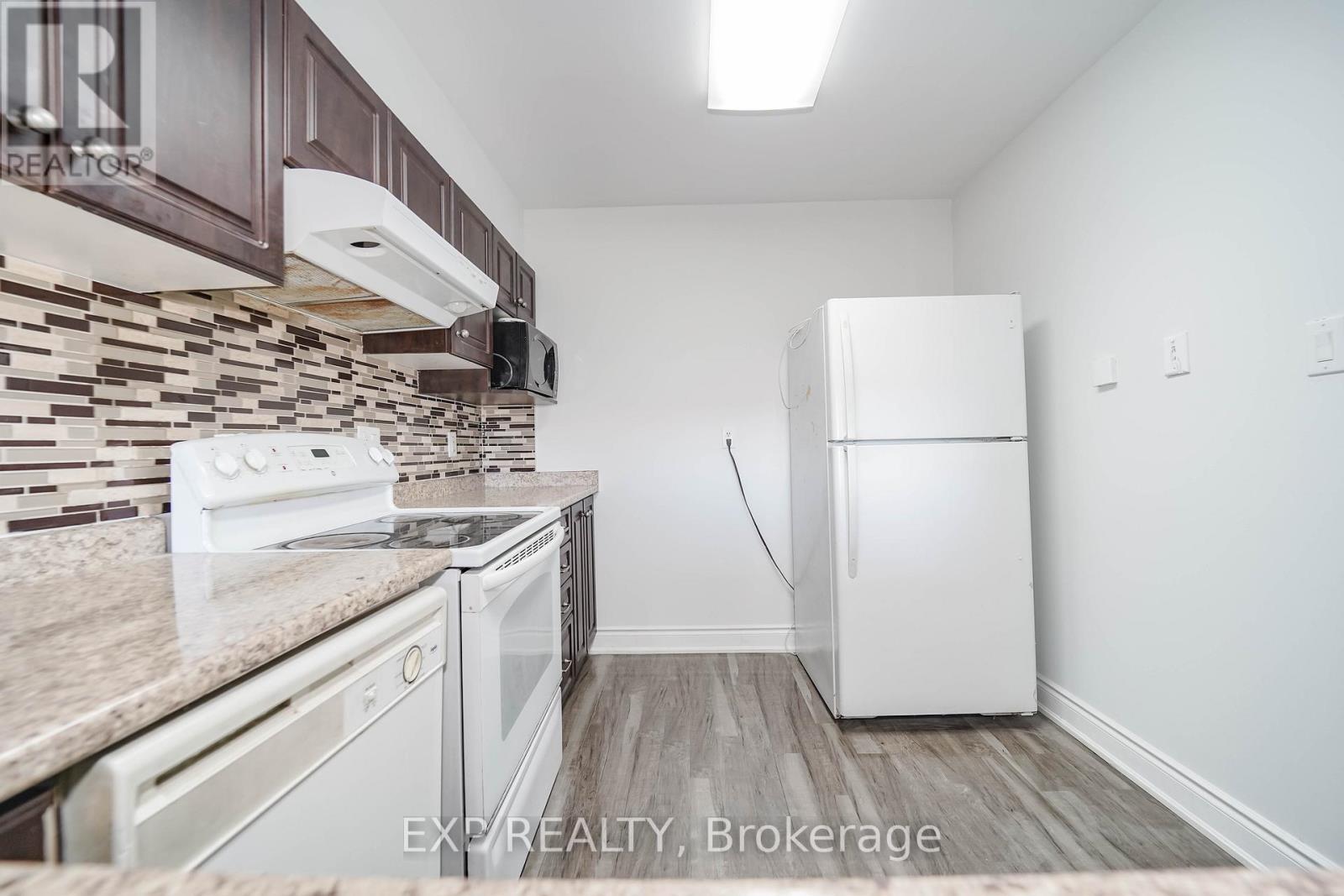 901 - 236 Albion Road, Toronto, ON - Indoor Photo Showing Kitchen