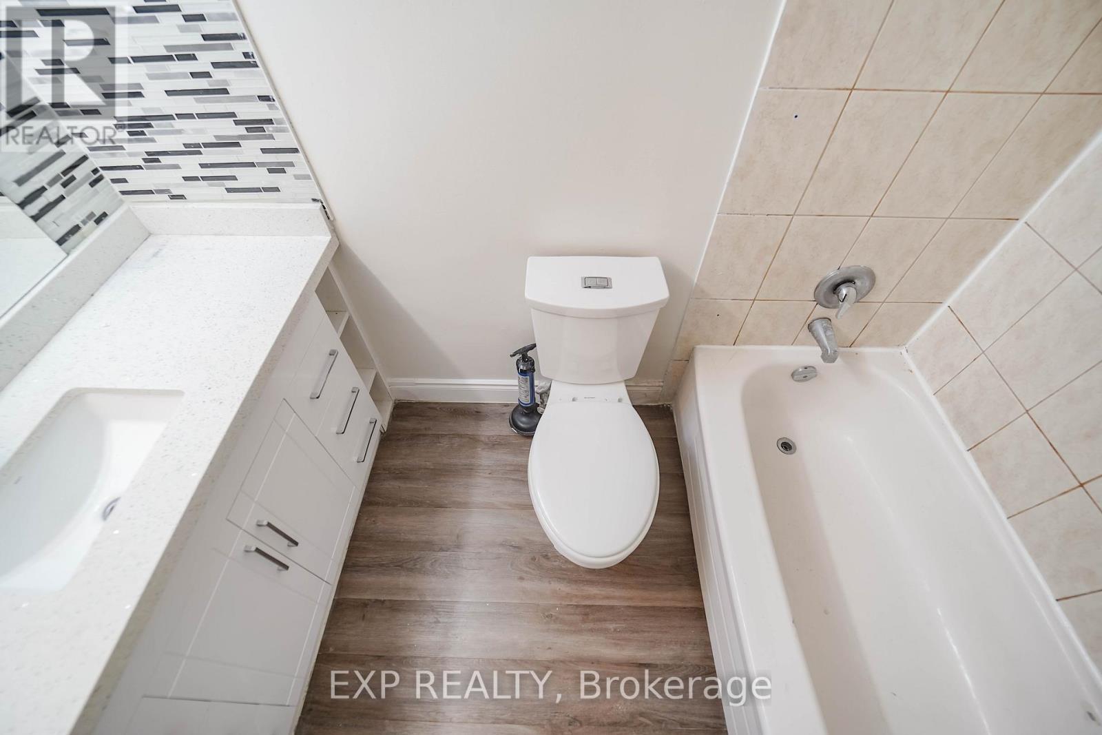 901 - 236 Albion Road, Toronto, ON - Indoor Photo Showing Bathroom