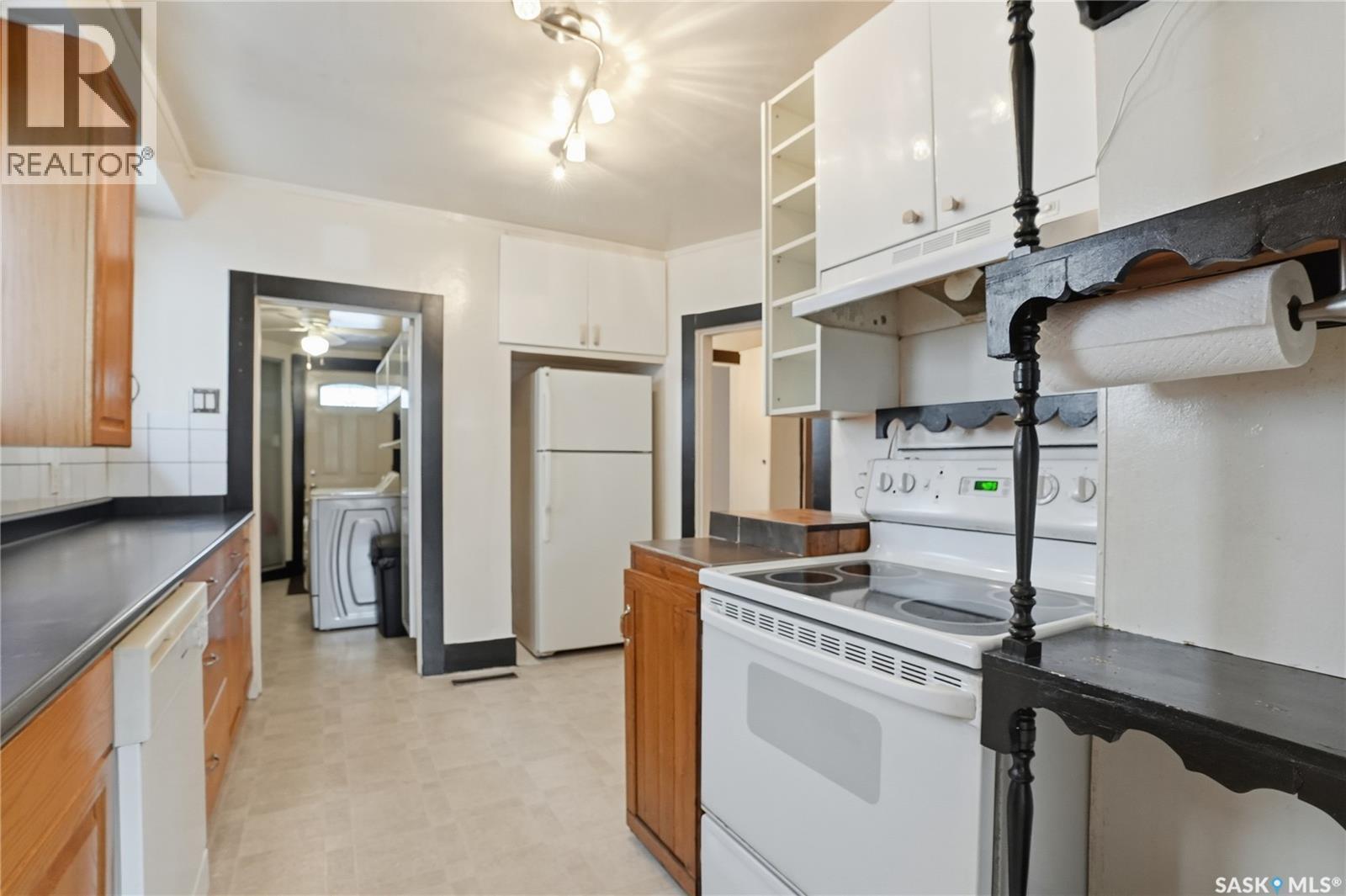 912 5Th Avenue N, Saskatoon, SK - Indoor Photo Showing Kitchen