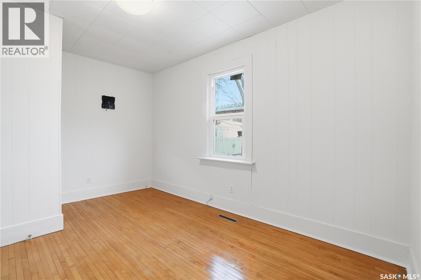 912 5Th Avenue N, Saskatoon, SK - Indoor Photo Showing Other Room