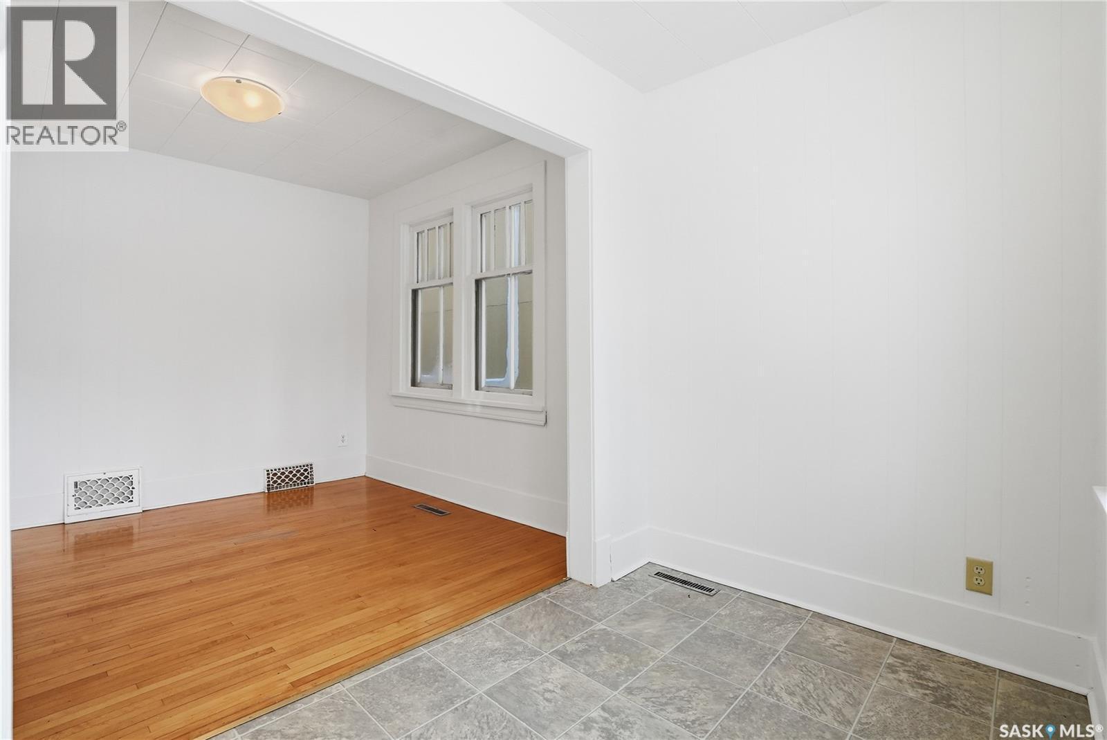 912 5Th Avenue N, Saskatoon, SK - Indoor Photo Showing Other Room