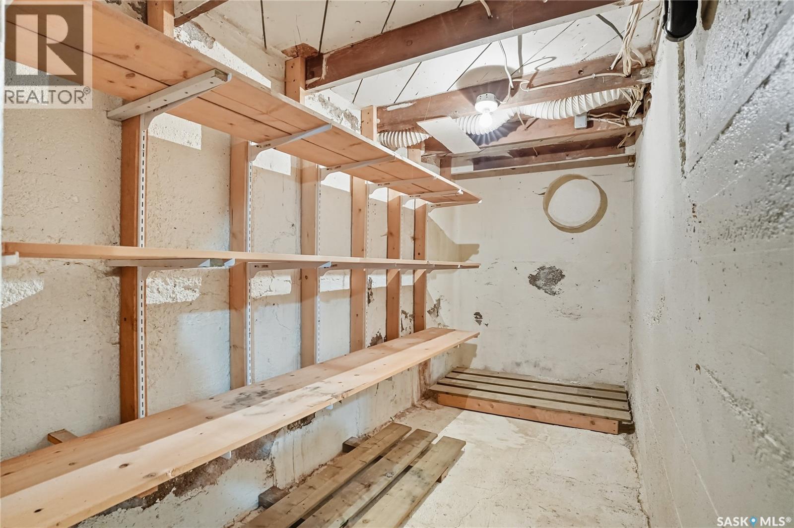 912 5Th Avenue N, Saskatoon, SK - Indoor Photo Showing Other Room