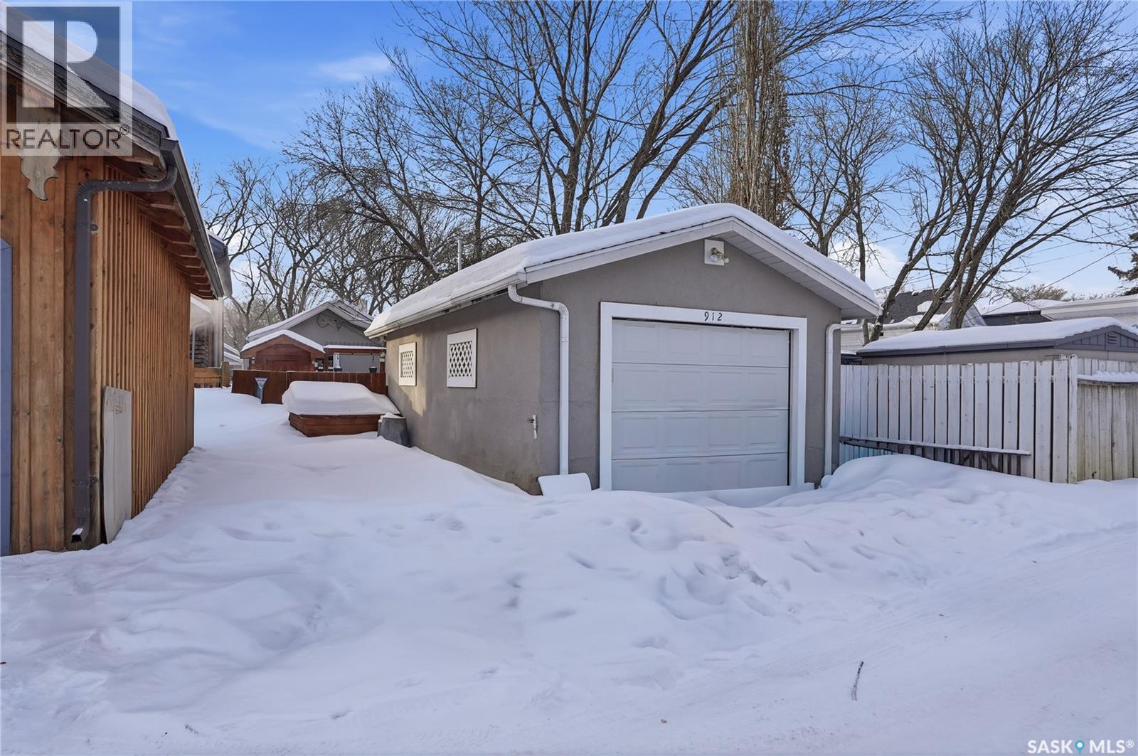 912 5Th Avenue N, Saskatoon, SK - Outdoor With Exterior