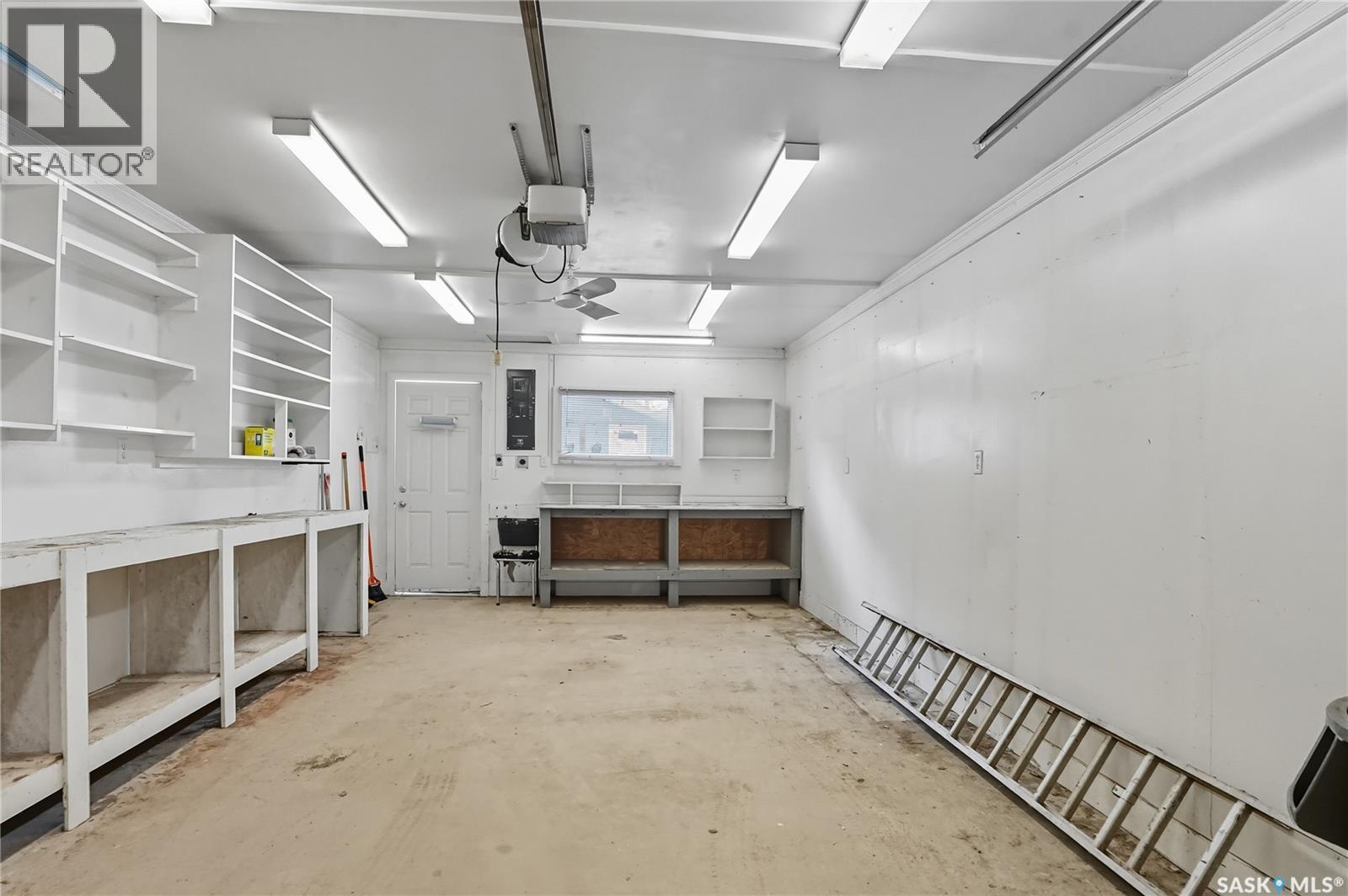 912 5Th Avenue N, Saskatoon, SK - Indoor Photo Showing Other Room