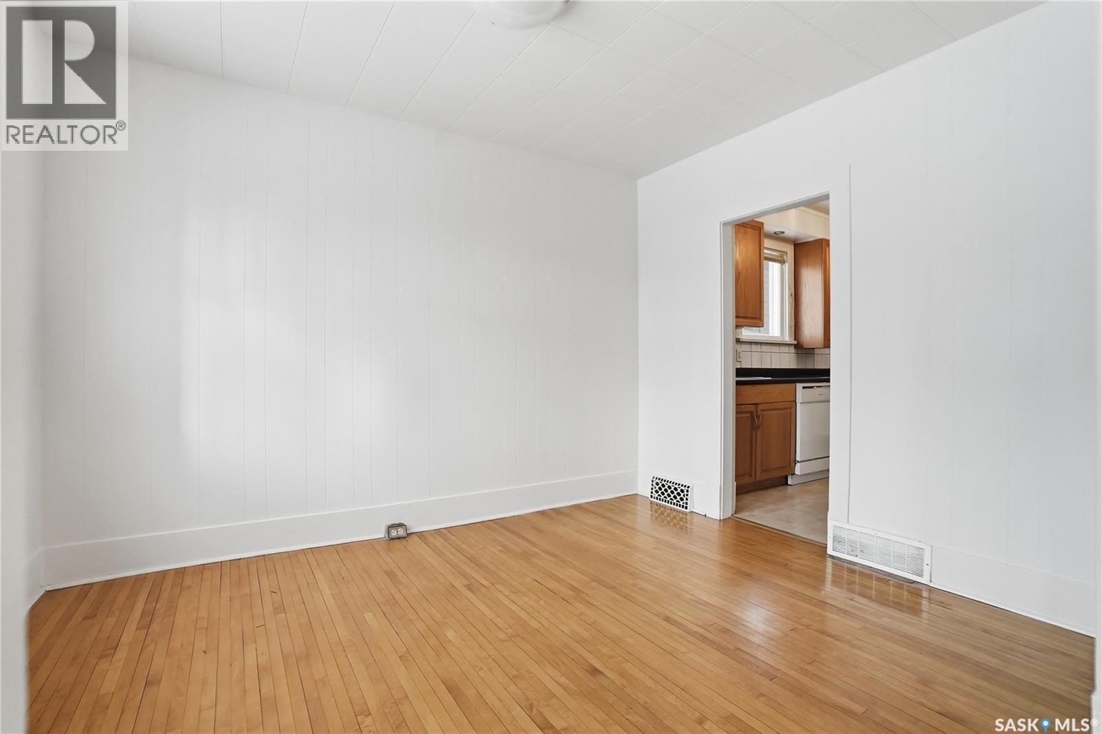 912 5Th Avenue N, Saskatoon, SK - Indoor Photo Showing Other Room