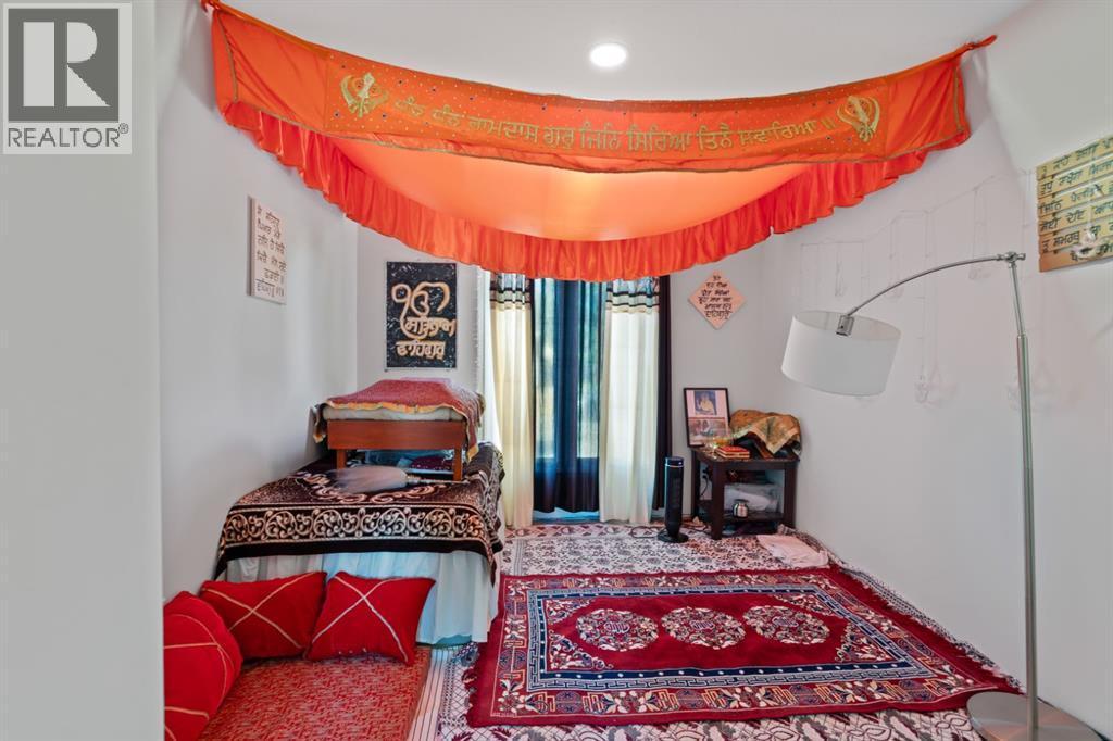 20 Castlegrove Way Ne, Calgary, AB - Indoor Photo Showing Bedroom