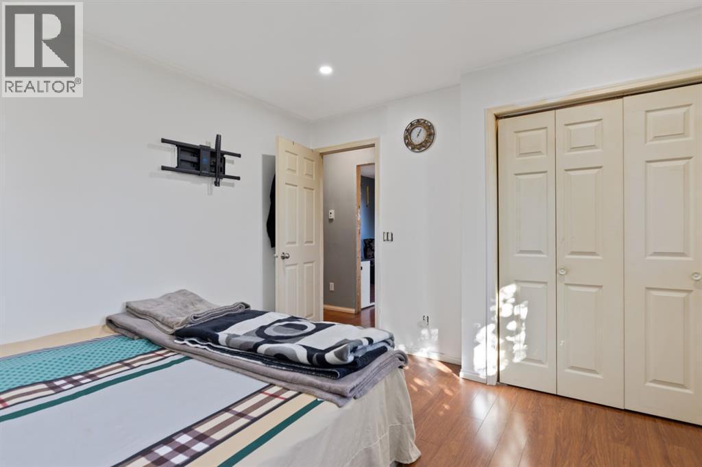 20 Castlegrove Way Ne, Calgary, AB - Indoor Photo Showing Bedroom