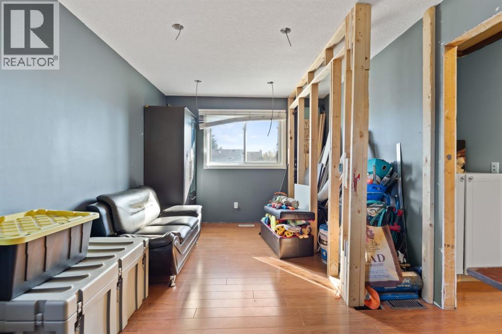 20 Castlegrove Way Ne, Calgary, AB - Indoor