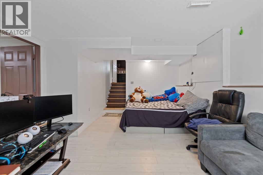 20 Castlegrove Way Ne, Calgary, AB - Indoor