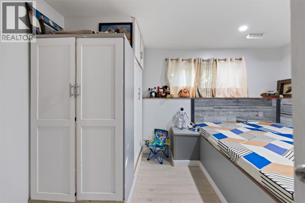 20 Castlegrove Way Ne, Calgary, AB - Indoor Photo Showing Other Room