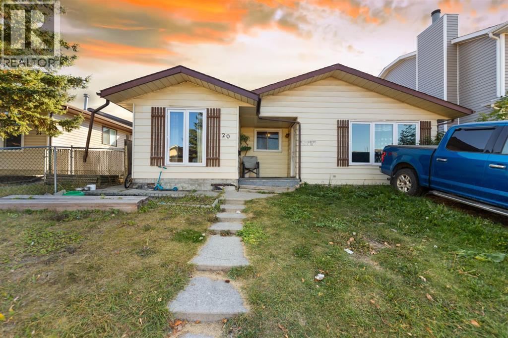 20 Castlegrove Way Ne, Calgary, AB - Outdoor