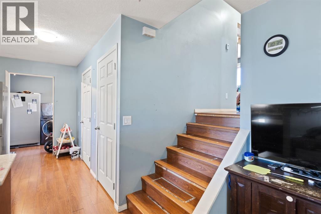 20 Castlegrove Way Ne, Calgary, AB - Indoor Photo Showing Other Room